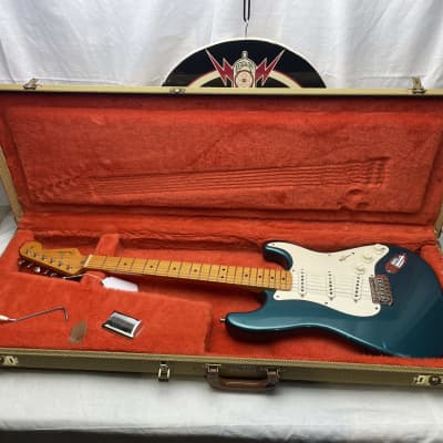 Fender AVRI American Vintage '57 Reissue Stratocaster Guitar with Case 1990 - Ocean Turquoise / Maple neck