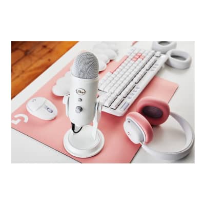  Blue Microphones Yeti USB Microphone (White Mist) Bundle with  Desktop Boom Arm Microphone Stand, Shock Mount and Pop Filter (4 Items) :  Musical Instruments