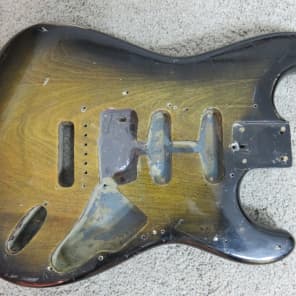 Amazon | Fender デラックスシリーズ ストラトキャスター ボディ