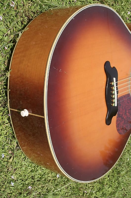 YAMAHA CJ-22 Jumbo Acoustic Guitar