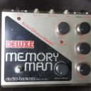 Electro-Harmonix Deluxe Memory Man (MN3005's)