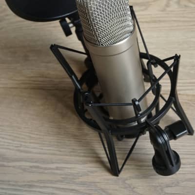 RODE NT1-A Large Diaphragm Cardioid Condenser Microphone 2002 - Present - Silver