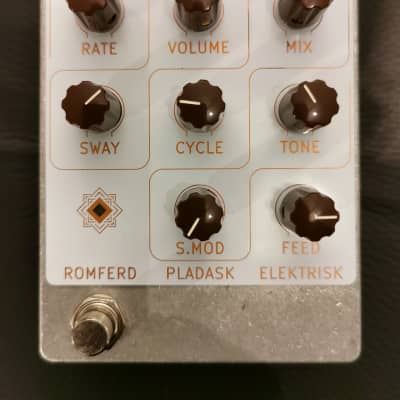 Reverb.com listing, price, conditions, and images for pladask-elektrisk-romferd