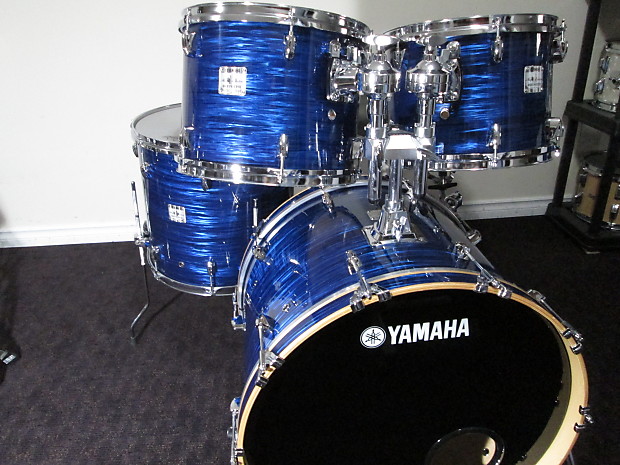 Yamaha Maple Custom Definitive. Not very old. Blue onyx