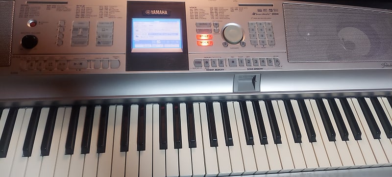 Yamaha Portable Grand DGX-305 76 key digital piano - Silver | Reverb