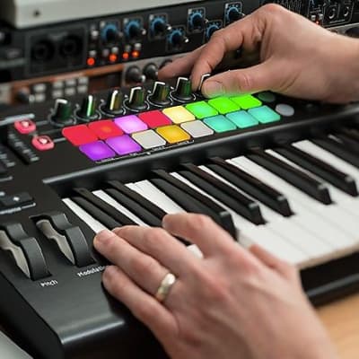 Novation Launchkey 25 | Essential keyboard controller with Ableton Live image 7