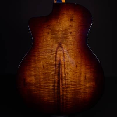 Taylor 224ce Deluxe, Shaded Edgeburst with Koa Back and Sides image 2