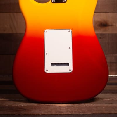 Fender Player Plus Stratocaster, Maple FB, Tequila Sunrise,  Deluxe  Bag image 2