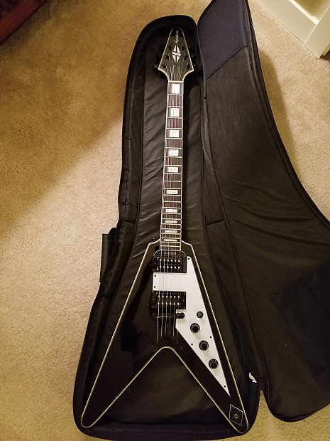 何でも揃う Epiphone Limited Edition Flying V Custom with Block Inlays ギター