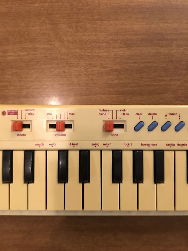 Casio PT-10☆ミニシンセサイザー☆ホワイト&レッド2点セット☆ Casio PT-10 29-Key Mini Synthesizer | Reverb