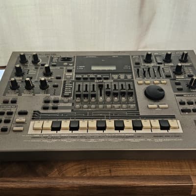 Roland MC 505