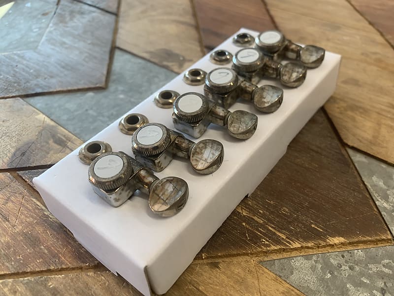 Real Life Relics Fender® Aged American Deluxe Locking Tuners