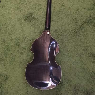 Duesenberg Violin Bass 2010 Sunburst image 12