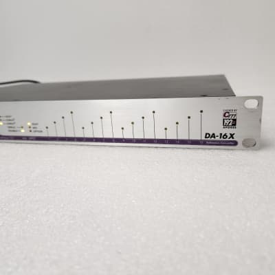 Apogee DA-16X 192k 16-Channel Digital Analog D/A Reference Converter DA16X DA 16 X 2000s - Silver image 3