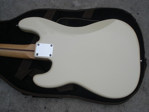 1995 Fender Precision Bass - Mexico - White Finish - Nice