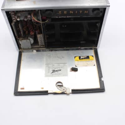 Vintage Zenith Trans-Oceanic Royal 1000-D AM/8-BAND Vintage Zenith Trans-Oceanic Royal 1000-D AM/8-BAND