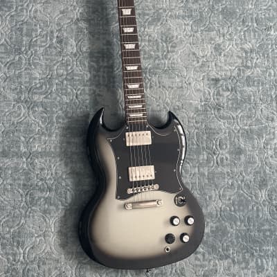 Gibson SG CM Limited Edition 2016 Black with Hardshell Case Gibson SG CM Limited Edition 2016 Black with Hardshell Case