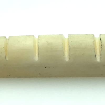 Gibson / Acoustic Style Bone Nut Natural image 2