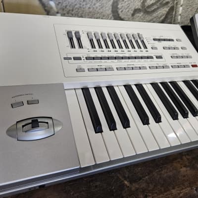 Korg Pa2X Pro 76-Key Professional Arranger Keyboard 2000s - Silver image 4