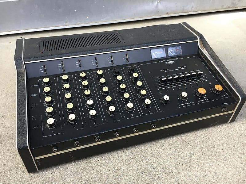 Yamaha EM150 Vintage Powered 6 Channel Mixer Spring Reverb
