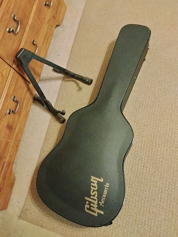 Gibson Songwriter Deluxe Plus EC 2006 - Grover Tuning Keys, Fishman Electronics. Price drop $1995 Obo.. This Guitar is in excellent condition. It has zero scratches, finish is in excellent condition. Rosewood back, sides and fretboard. image 1