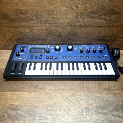 Novation MiniNova 37-Key 18-Voice Synthesizer 2012 - Present - Blue