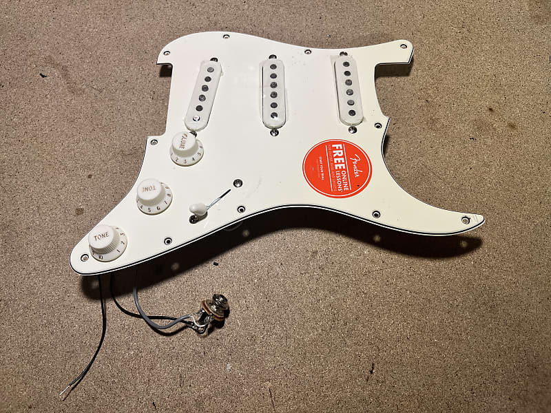 Squier Classic Vibe 60s Stratocaster 2022 Loaded Pickguard Reverb