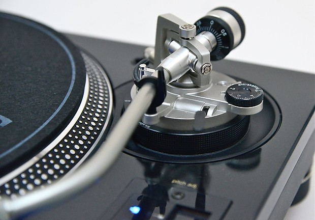 2 RARE TECHNICS SL-1200 MK5G In Excellent Condition w/ Original