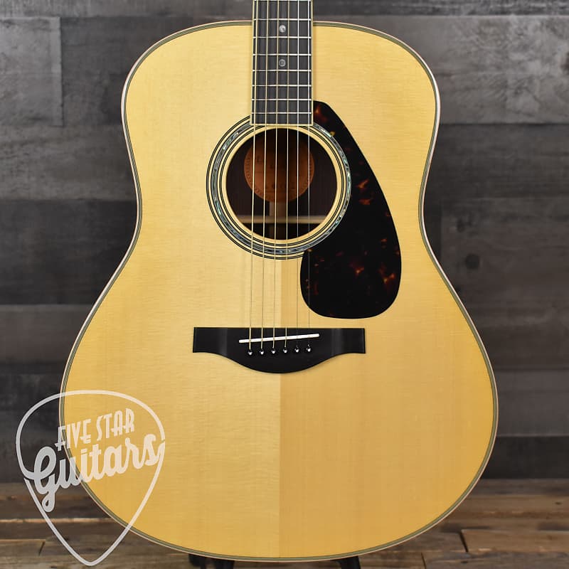 Yamaha LL16 ARE HB Jumbo Acoustic - Natural with Hard Bag Yamaha LL16 ARE HB Jumbo Acoustic - Natural with Hard Bag