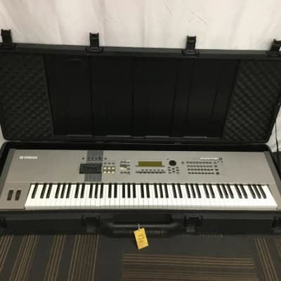 Yamaha Motif 8 Workstation 2001 - Gray