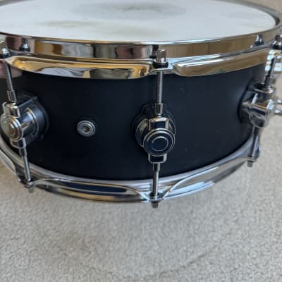 DW Design series Maple Snare drum 5.5 x 14” HVLT 00s - Black image 7