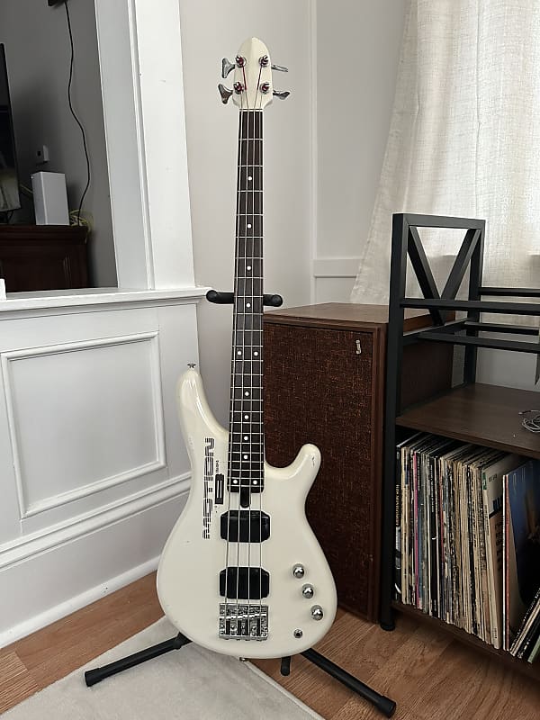 Yamaha Motion B MB-III Electric Bass - Iridescent White