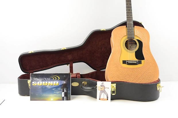 Martin D28 Elvis Presley Commemorative Special Edition