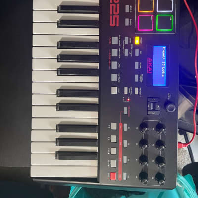 Akai MPK225