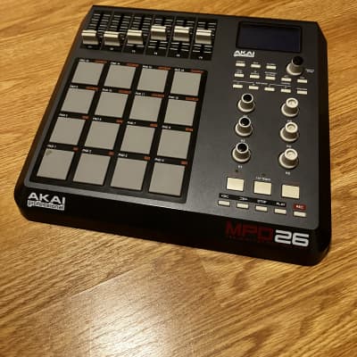 Akai MPD26 2010s - Gray