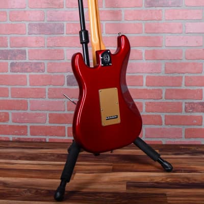 Fender American Deluxe Stratocaster V-Neck 50th Anniversary with Maple Fretboard Candy Apple Red 2004 wOHSC image 6