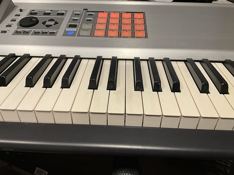 Roland Fantom-X8 Fully Weighted 88-Key Workstation Keyboard
