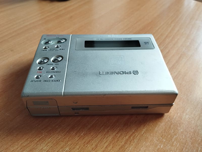 Pioneer Walkman MD Portable Player PMD R2 silver Confirmed Operation