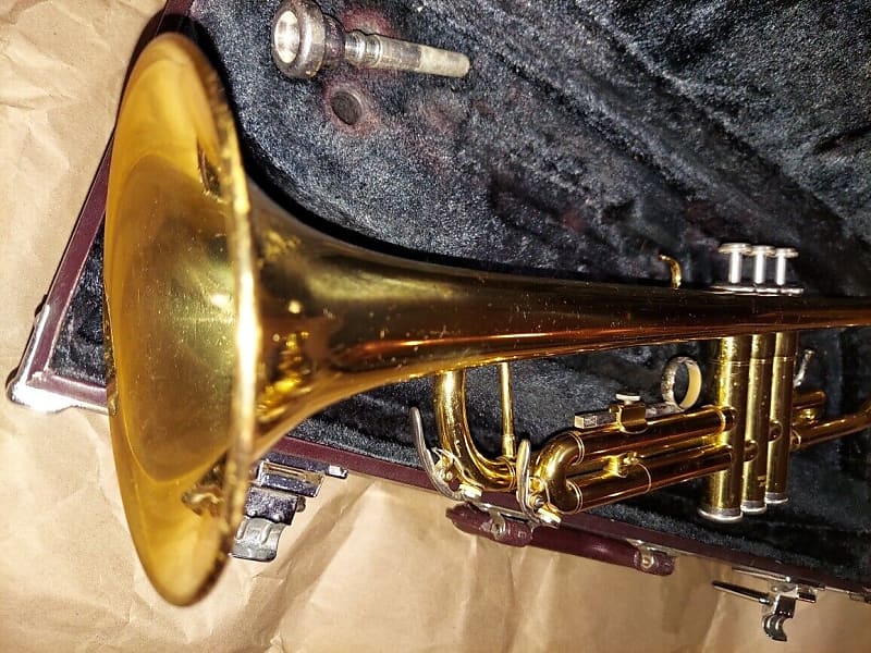 Very-Good condition. Yamaha YTR-2335 Trumpet w/ Case & Mouthpiece 