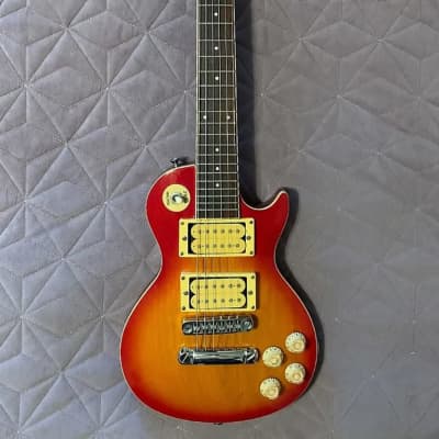 ミニ　サンダーバード　samick Spotted Samick Mini Thunderbird bass. Cool little travel