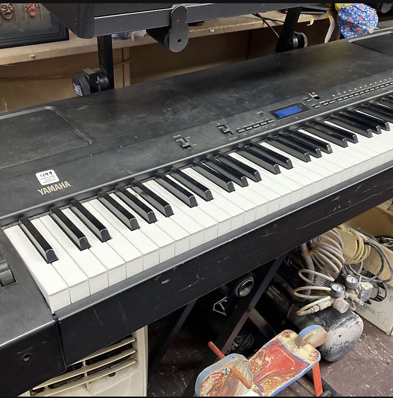 Yamaha P200 Electronic Piano Black Reverb