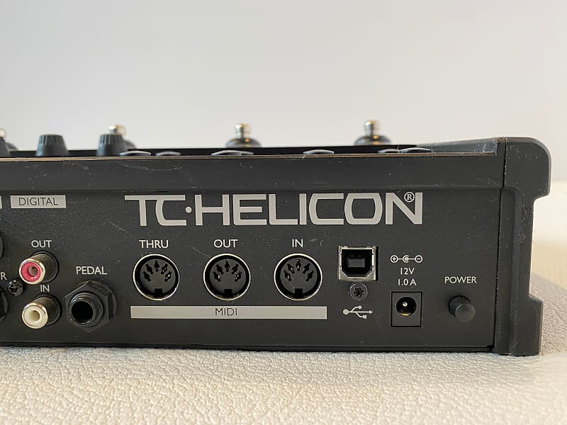 TC Helicon VoiceLive 2 Vocal Multi-Effects Processor Pedal w/ Power Supply