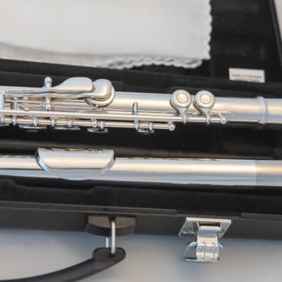 Yamaha YFL-281 Open-Hole Intermediate Flute *Cleaned & Serviced *Ready to Play image 9