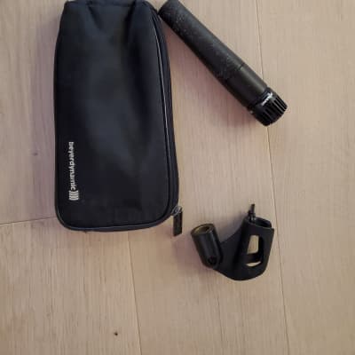 Shure SM57 Cardioid Dynamic Microphone (with bag and mic clip) image 3