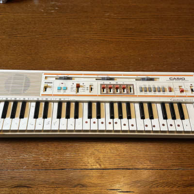 Casio MT-52 Casiotone 44-Key Synthesizer 1980s - White