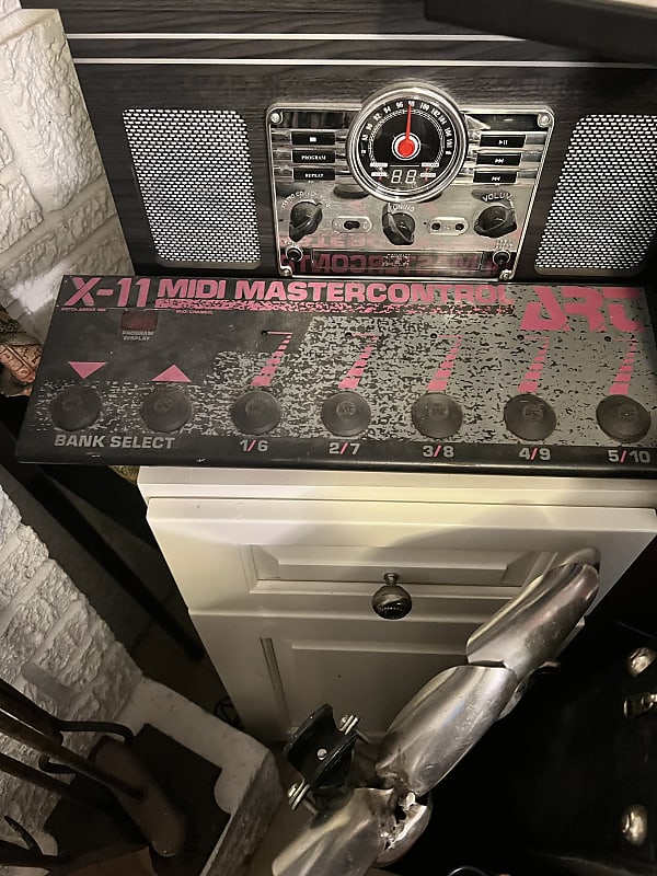 ART X-11 MIDI mastercontrol Mid 90’s - Black and red