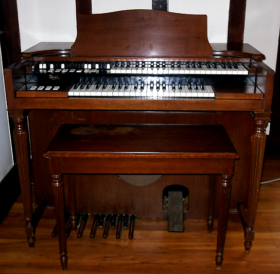 Hammond M3 1956 Antique Walnut Organ Reverb