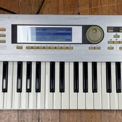 Korg Triton LE 61-Key 62-Voice Polyphonic Workstation (one 16MB SIMM)