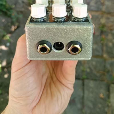 DIY DoomLord guitar pedal with Boost (inspired by Sunn model T Pre-Amp) 2025 - Alu / Black / White image 5