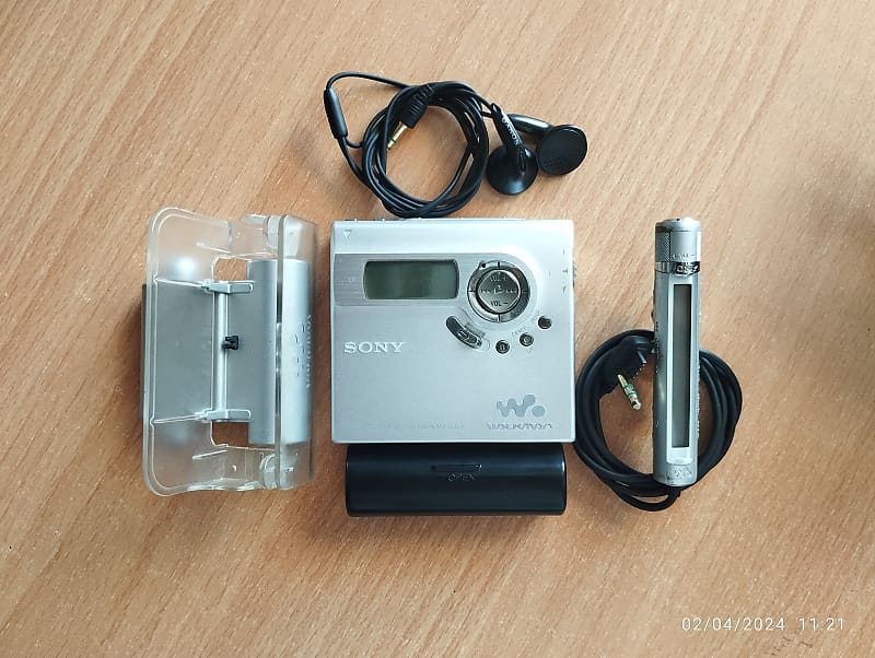 Sony MZ N920 2004 - Sony Walkman Net MD Portable mini disc Player MZ- N920  silver working video test